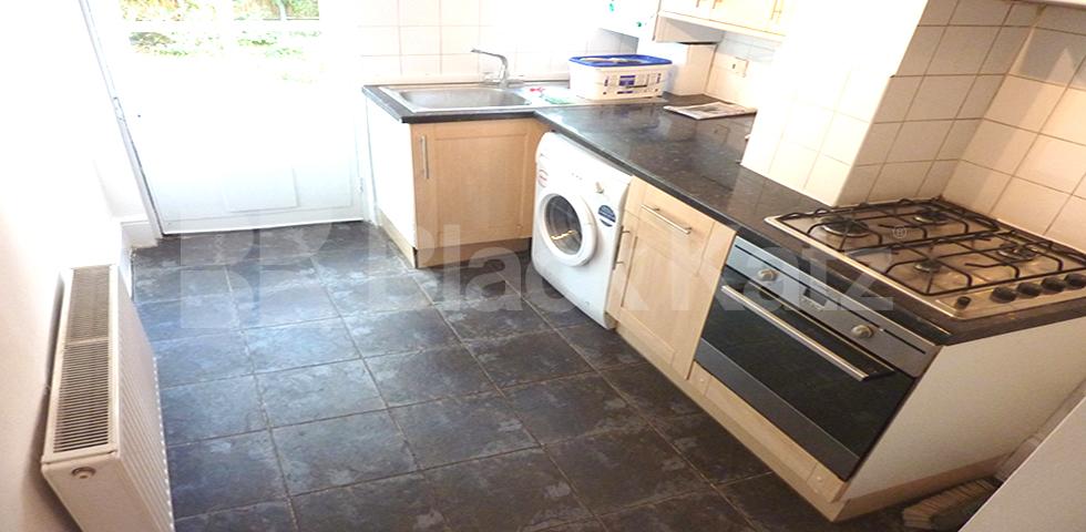 			HUGE ONE BED!, 1 Bedroom, 1 bath, 1 reception Flat			 Hilldrop Road, TUFNELL PARK N7